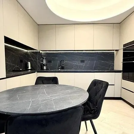One Of One - Elegant In Апартаменты